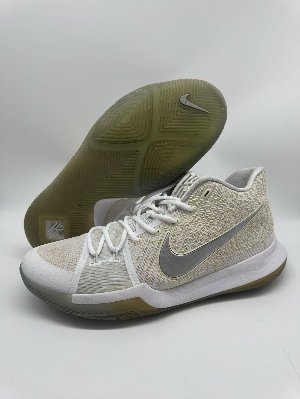 Nike Kyrie 3 III White Chrome 852395-103 Irving Basketball Shoes Men’s 13

100%